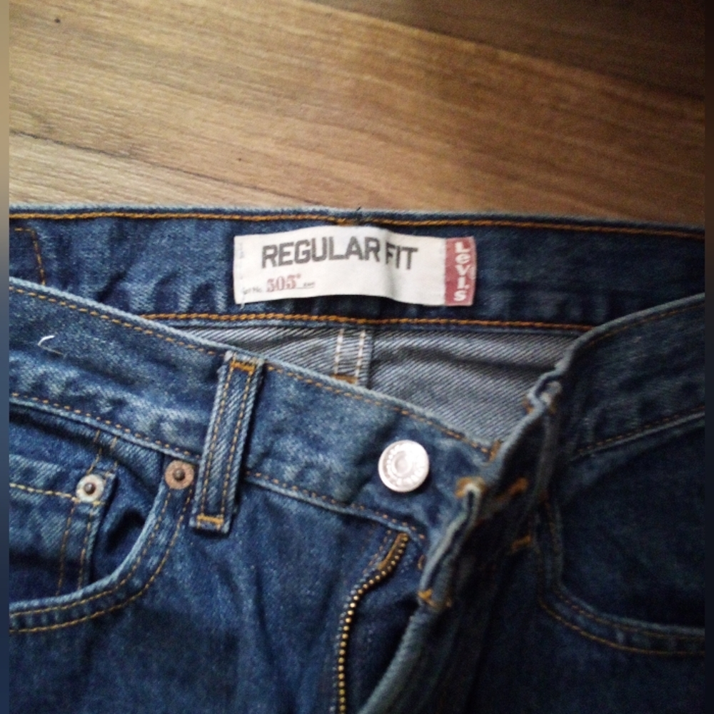 Levi's - Picture 3 of 4